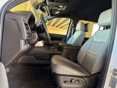 Used 2021 GMC Yukon XL SLT w/ Rear Media and Nav Package image 12