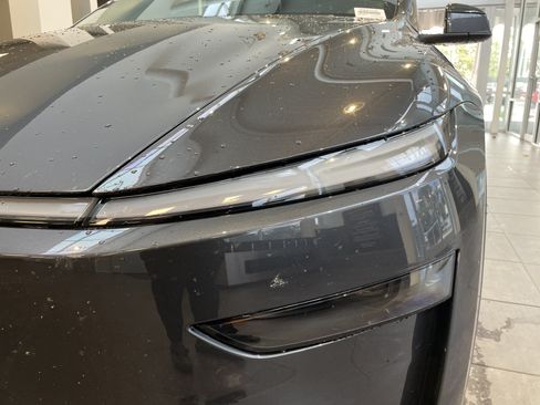Used 2026 Tesla Model Y AWD image 5
