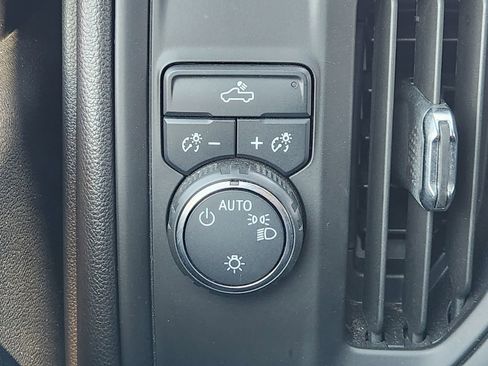 Used 2022 Chevrolet Silverado 1500 Custom image 26