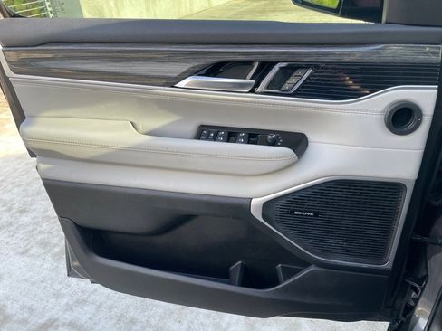 Used 2022 Jeep Wagoneer Series II image 11