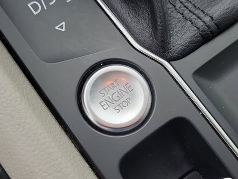 Used 2018 Volkswagen Atlas SEL FWD image 28