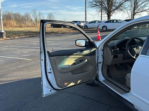 Used 2005 Honda Accord LX image 11