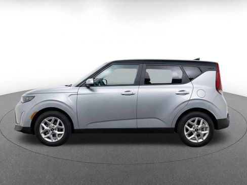 Used 2025 Kia Soul LX w/ LX Technology Package FWD image 5