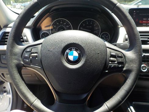 Used 2018 BMW 320i xDrive Sedan w/ Convenience Package AWD/4WD image 12