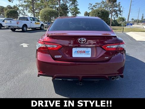 Used 2018 Toyota Camry SE image 5