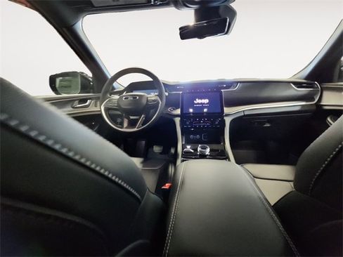 New 2025 Jeep Grand Cherokee Limited w/ Luxury Tech Group II image 10