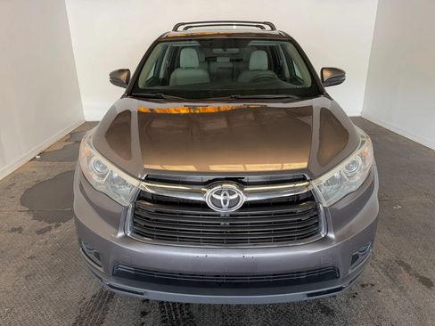 Used 2015 Toyota Highlander LE AWD/4WD image 3