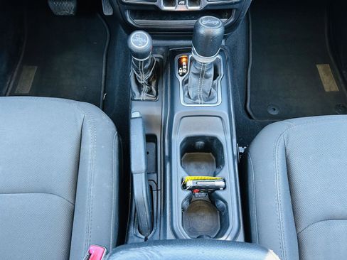 Used 2019 Jeep Wrangler Unlimited Sahara image 17