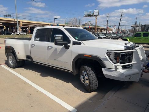 Used 2024 GMC Sierra 3500 Denali Ultimate image 2