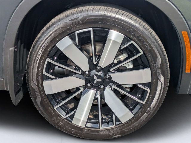 Used 2025 Mitsubishi Outlander SE FWD image 11