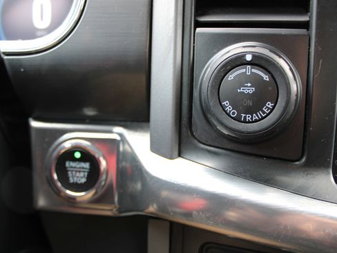 Used 2021 Ford F150 Lariat w/ Tow Technology Package image 26