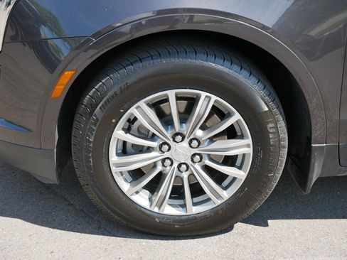 Used 2017 Cadillac XT5 Luxury w/ Driver Awareness Package AWD/4WD image 4