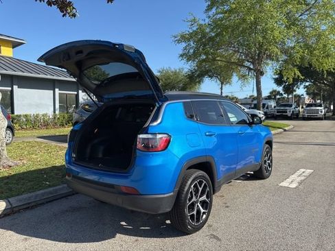 Used 2025 Jeep Compass Limited AWD/4WD image 19