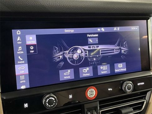 Certified 2025 Porsche Macan image 31