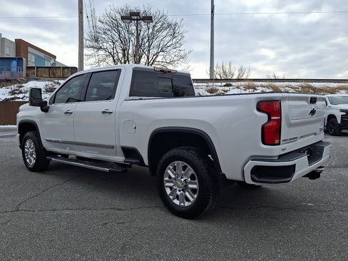 Used 2024 Chevrolet Silverado 2500 High Country w/ High Country Premium Package image 4