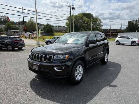 Used 2017 Jeep Grand Cherokee Laredo w/ Quick Order Package 23E image 3