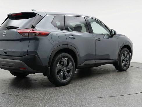 Used 2025 Nissan Rogue SV image 9