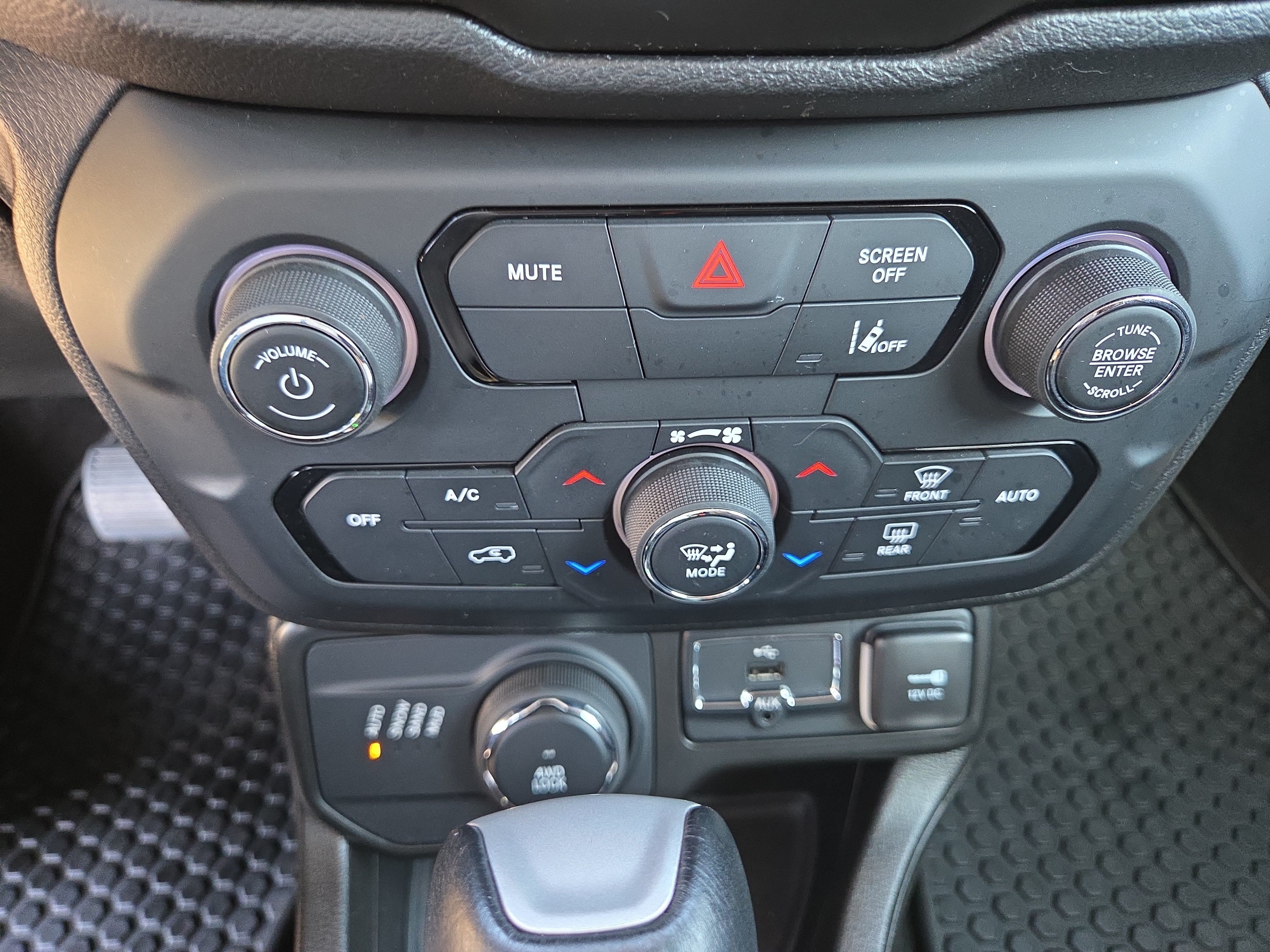 Certified 2023 Jeep Renegade Latitude AWD/4WD image 27