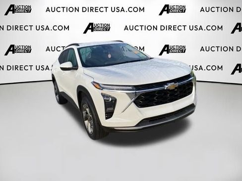 Used 2025 Chevrolet Trax LT w/ Driver Confidence Package FWD image 5