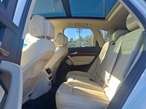 Used 2021 Audi Q5 Premium w/ Convenience Package image 10