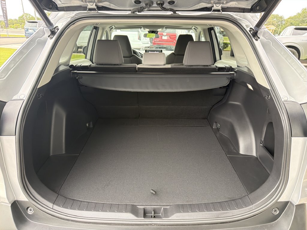 Used 2022 Toyota RAV4 XLE w/ Convenience Package FWD image 14