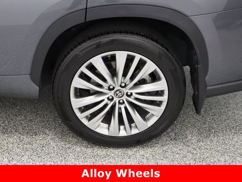 Used 2023 Toyota Highlander Platinum image 10