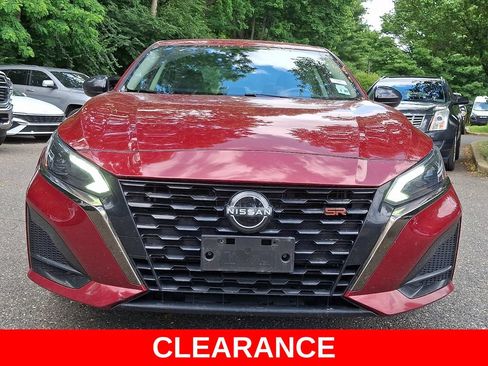 Used 2024 Nissan Altima 2.5 SR FWD image 2