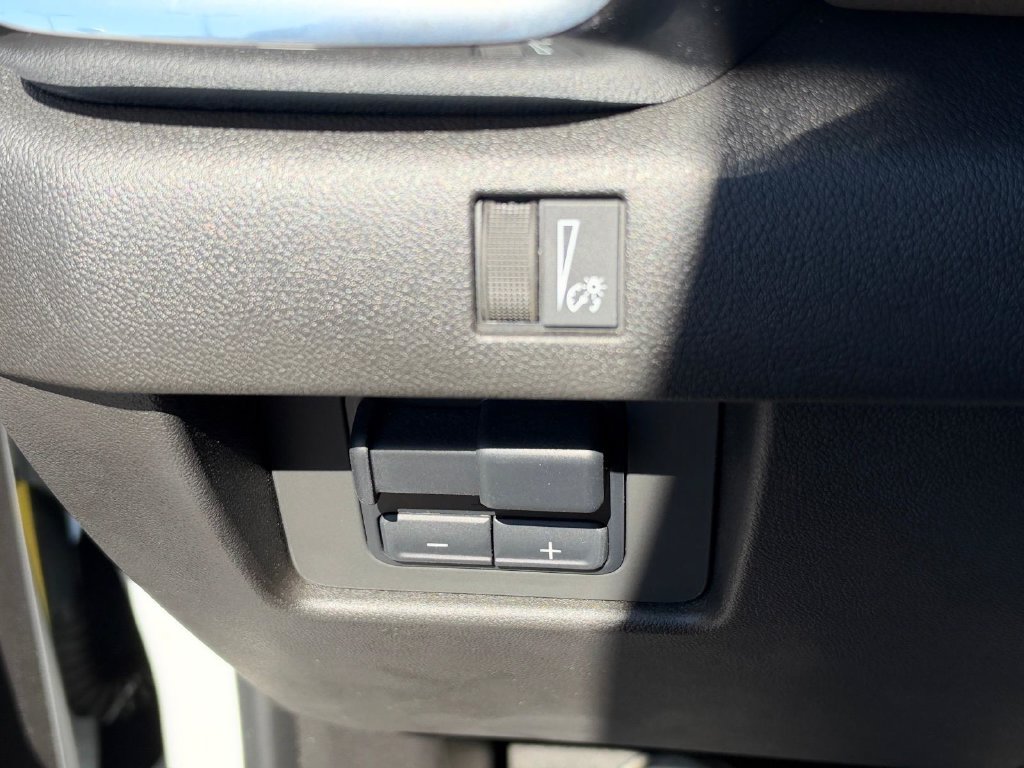 Used 2024 GMC Canyon Denali AWD/4WD image 19