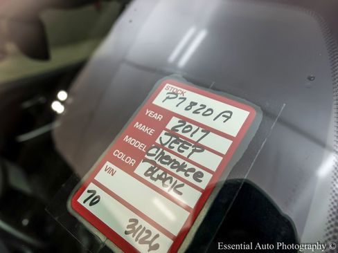 Used 2017 Jeep Cherokee Trailhawk w/ Comfort/Convenience Group image 27