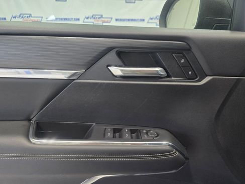 Used 2025 GMC Acadia Elevation image 13