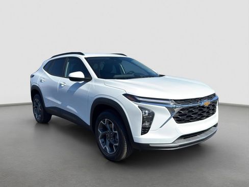 New 2026 Chevrolet Trax LT w/ LT Convenience Package FWD image 8