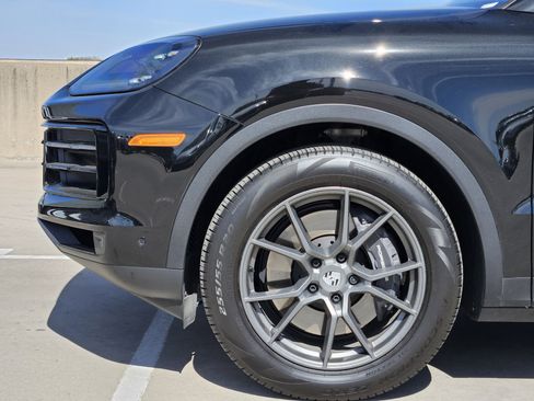 Certified 2025 Porsche Cayenne Coupe image 13