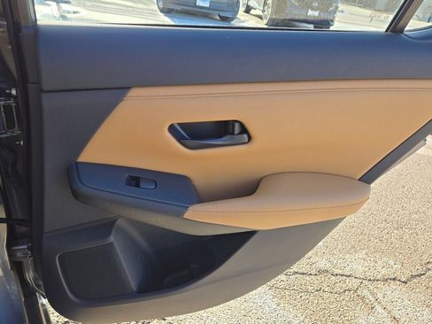 Used 2025 Nissan Sentra SV w/ SV Premium Package image 12