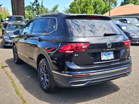 Used 2024 Volkswagen Tiguan SE w/ Panoramic Sunroof Package AWD/4WD image 3