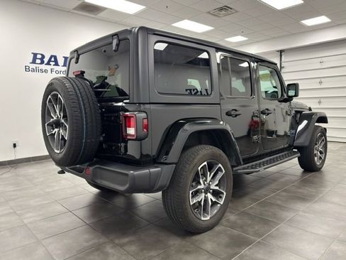 Used 2024 Jeep Wrangler Unlimited w/ Convenience Group AWD/4WD image 8
