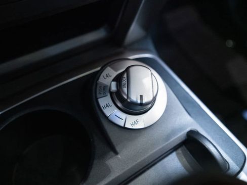 Used 2024 Toyota 4Runner Limited AWD/4WD image 29