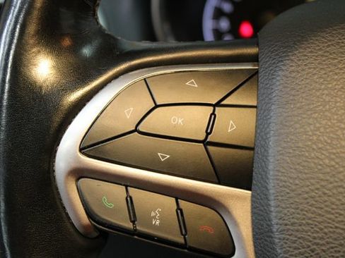 Used 2020 Jeep Grand Cherokee Limited w/ Luxury Group II image 23