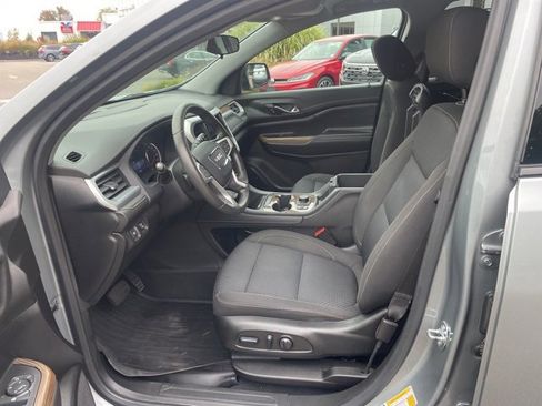 Used 2023 GMC Acadia SLE w/ Driver Convenience Package image 7