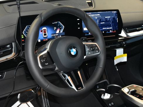New 2025 BMW X2 xDrive28i w/ Technology Package image 2