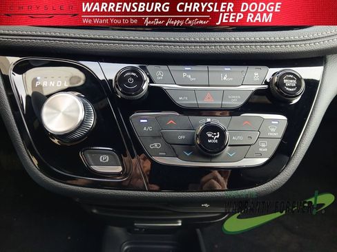 New 2026 Chrysler Pacifica Select image 21