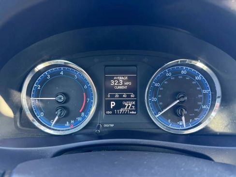 Used 2018 Toyota Corolla LE FWD image 13