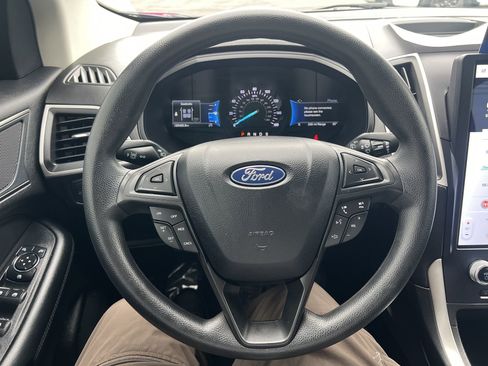 Certified 2023 Ford Edge SE w/ Black Appearance Package image 12