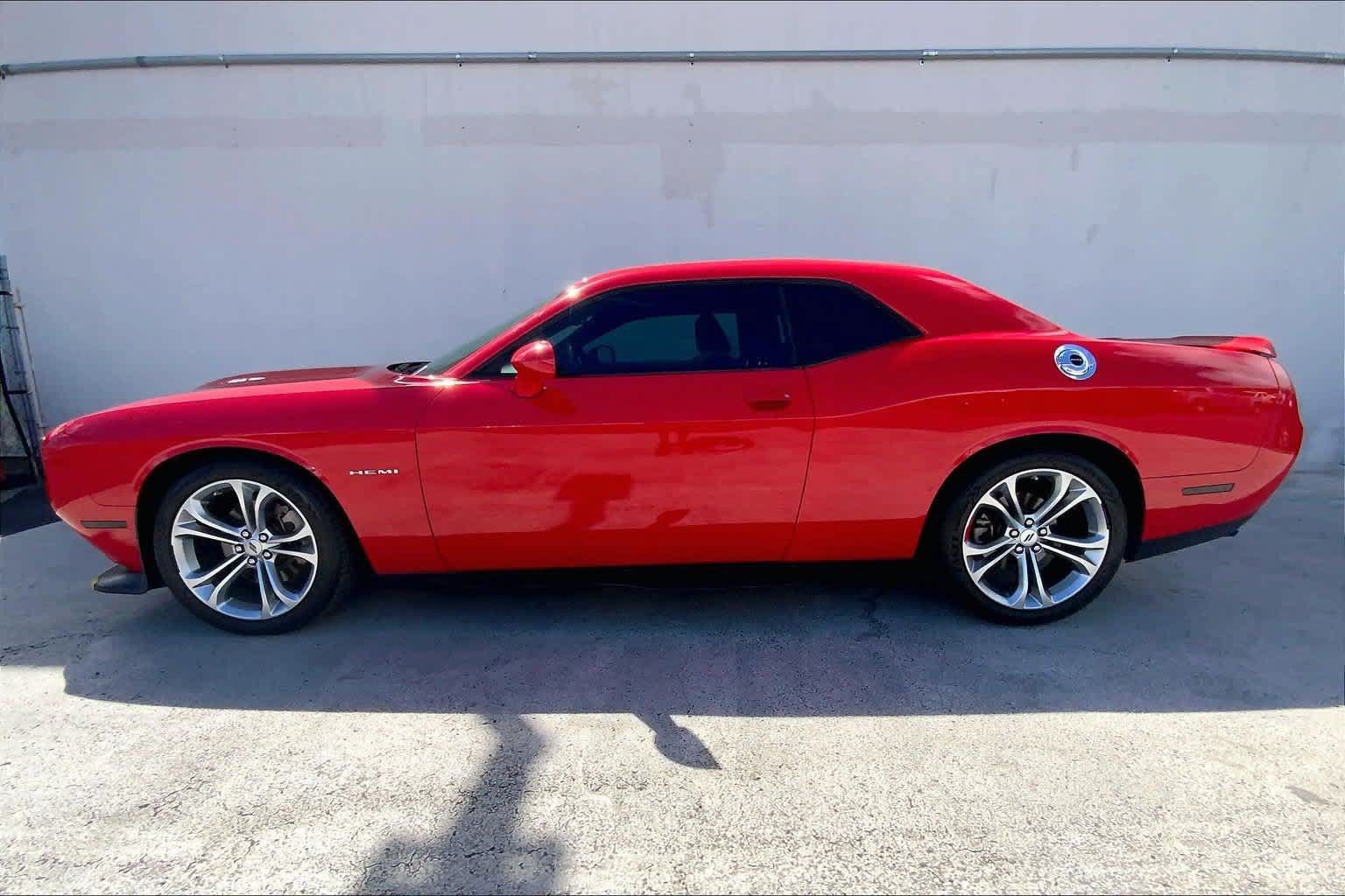 Used 2022 Dodge Challenger R/T RWD image 3