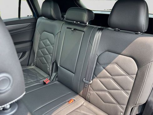 Used 2025 Volkswagen Atlas Cross Sport SE image 10