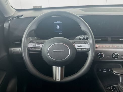 Used 2025 Hyundai Kona SE image 18