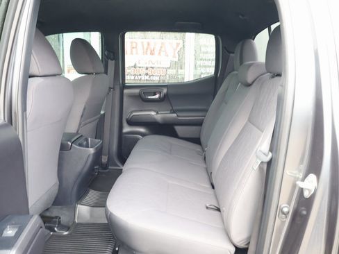 Used 2019 Toyota Tacoma TRD Sport w/ Technology Package image 26