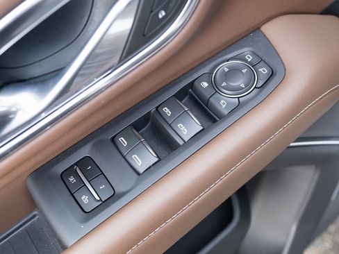 Used 2024 Chevrolet Tahoe High Country image 17