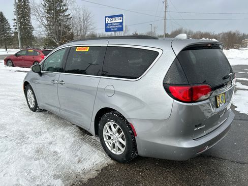 Used 2020 Chrysler Voyager Lxi image 2