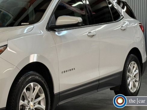 Used 2018 Chevrolet Equinox LT image 2