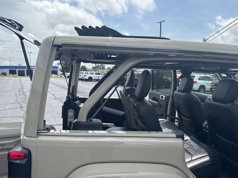 Used 2022 Jeep Wrangler Unlimited Sahara w/ Cold Weather Group image 29